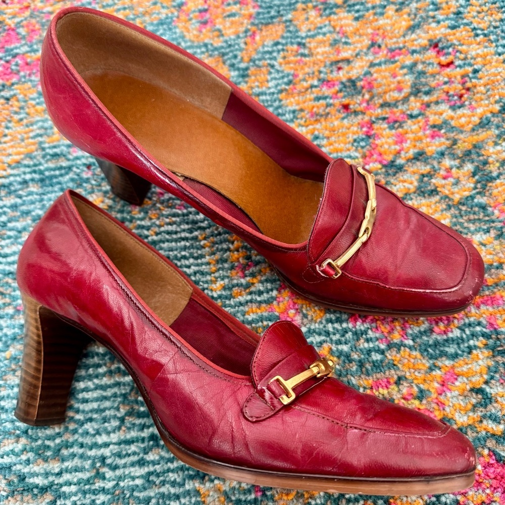 Unique Vintage Burgundy Heels With Gold Hardware | Size 8.5